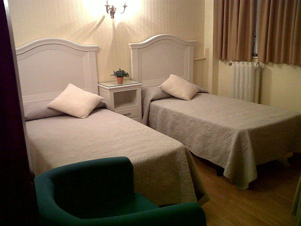 Hostal Montecarlo Madrid Eksteriør bilde
