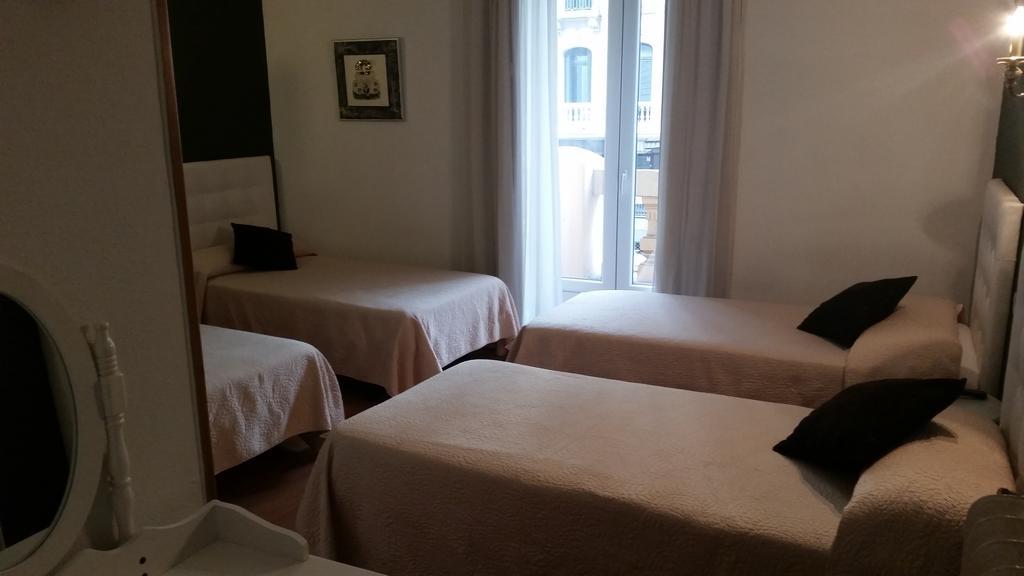 Hostal Montecarlo Madrid Eksteriør bilde